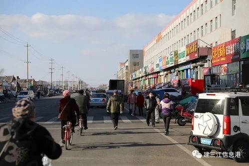 建三江百貨大樓開業首日 熟悉的城市煙火氣正悄然回歸